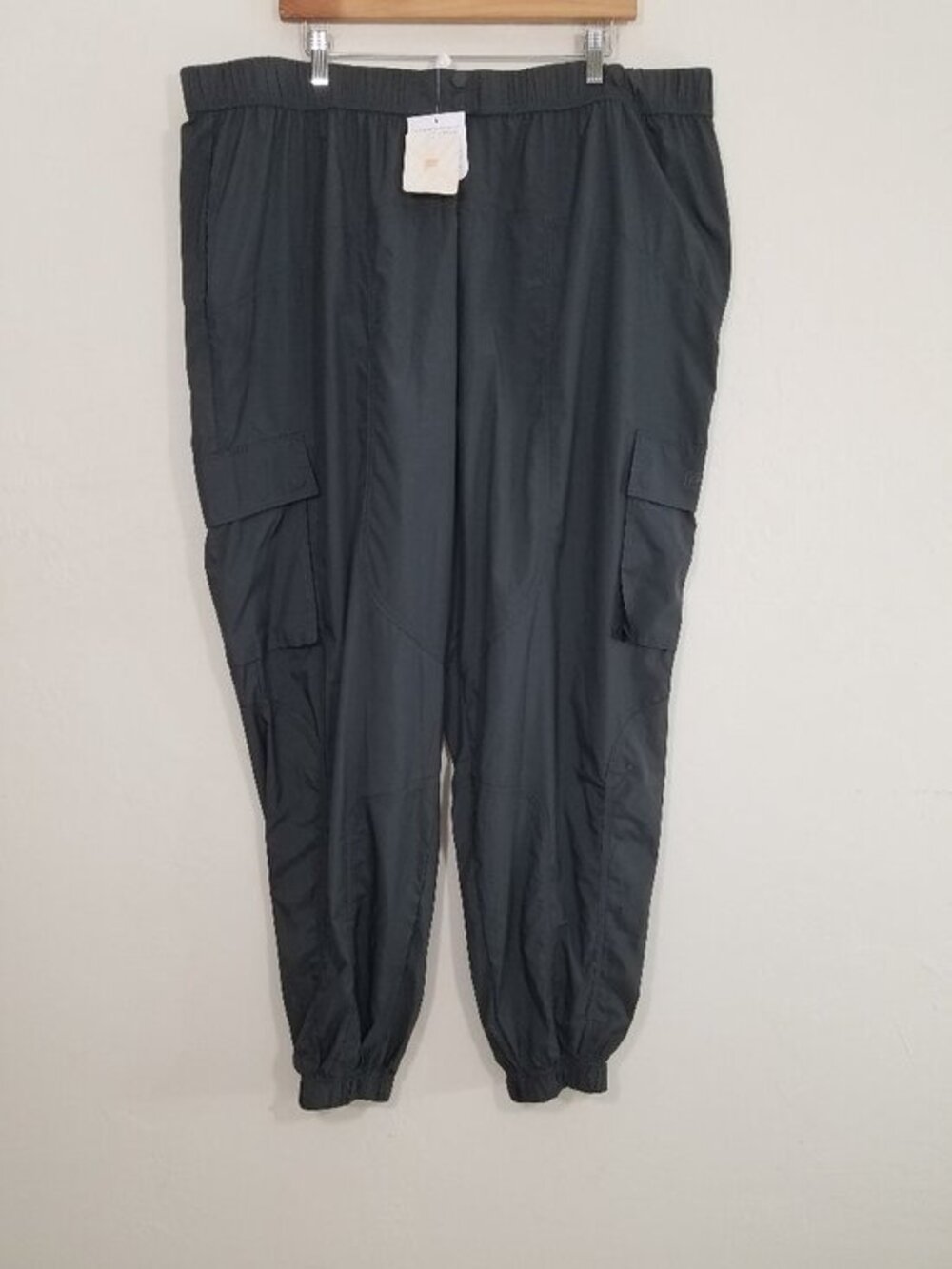NWT Fabletics Lightweight Cargo Pull-On Pants Gray Size 2X